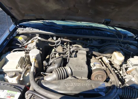 2000 Chevrolet S-10 Ls z USA, uszkodzony, nr VIN 1GCCS1956Y8304538